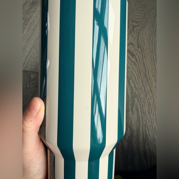 Stanley Quencher H2.0 FlowState 40 oz Tumbler in Emerald Cabana Gloss - Picture 4 of 8